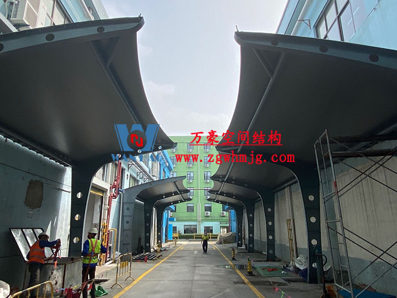 膜結(jié)構(gòu)車棚定做哪里好？膜結(jié)構(gòu)生產(chǎn)廠家哪家好？