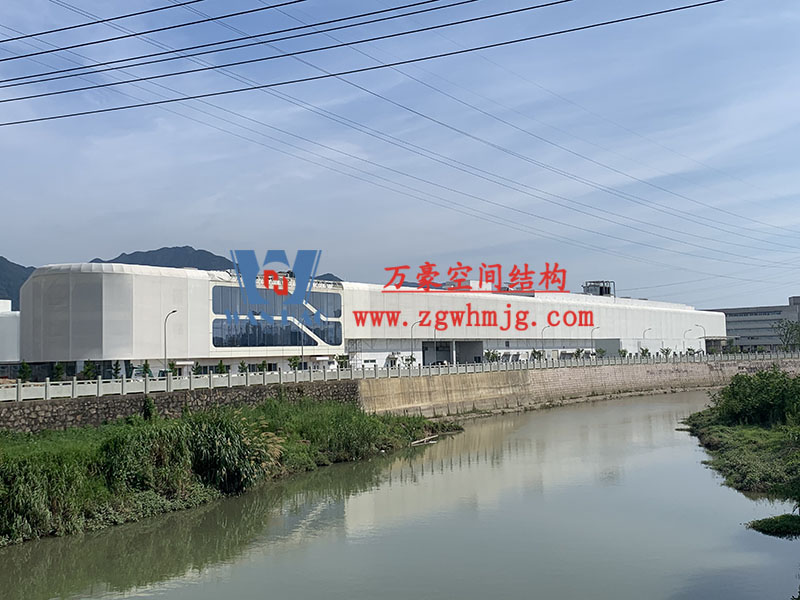 為什么體育場(chǎng)屋面都選用PTFE膜結(jié)構(gòu)？PTFE膜結(jié)構(gòu)體育場(chǎng)有什么特點(diǎn)優(yōu)勢(shì)？