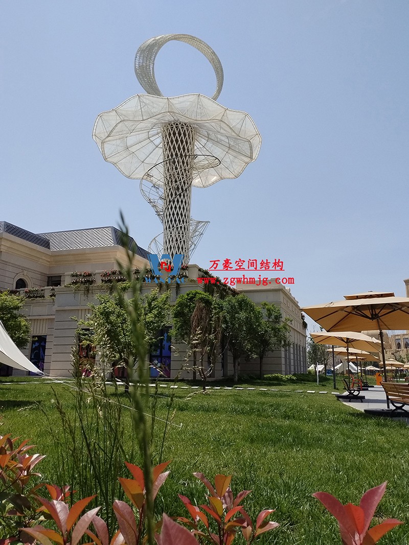 身姿輕盈，造型優(yōu)美的膜結(jié)構(gòu)建筑
