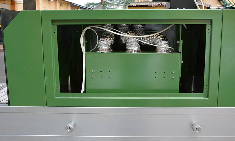 化妝瓶噴涂UV固化機(jī).jpg 化妝瓶噴涂UV固化機(jī).jpg