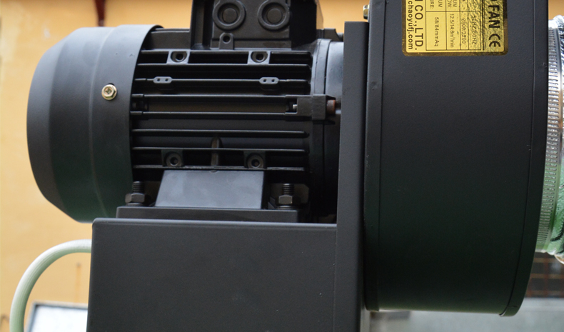 化妝瓶噴涂UV固化機(jī).jpg 化妝瓶噴涂UV固化機(jī).jpg