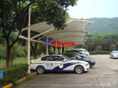 膜結(jié)構(gòu)停車(chē)棚造價(jià)多少合適？簡(jiǎn)易車(chē)棚膜結(jié)構(gòu)低價(jià)市場(chǎng)分析