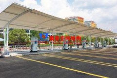 充電樁膜結(jié)構(gòu)車棚有什么特點？為何如此受歡迎？