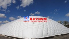 充氣膜結(jié)構(gòu)使用時(shí)應(yīng)注意哪些事項(xiàng)？充氣膜結(jié)構(gòu)一旦破損該如何維修？