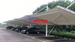 張拉膜車棚造價和哪些因素有關(guān)？降低張拉膜車棚造價的方法有哪些？